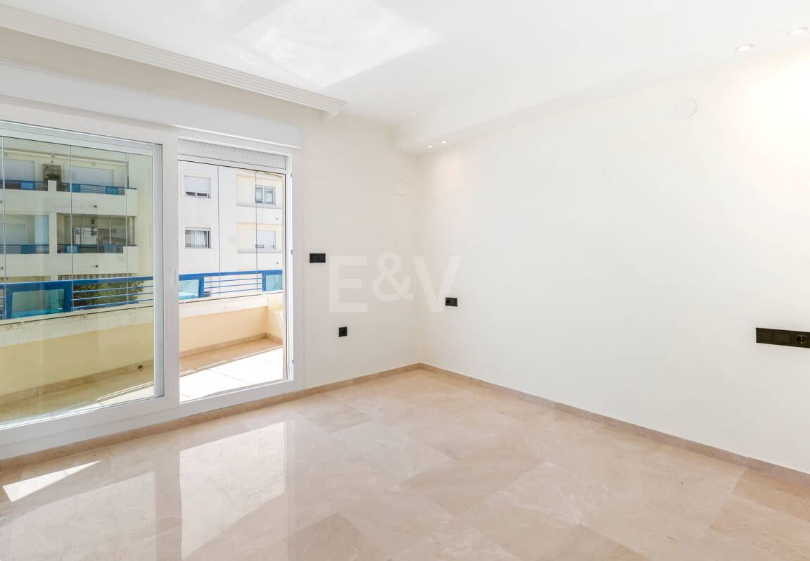 Unmöblierte Wohnung mit Meerblick direkt am Strand von Marbella