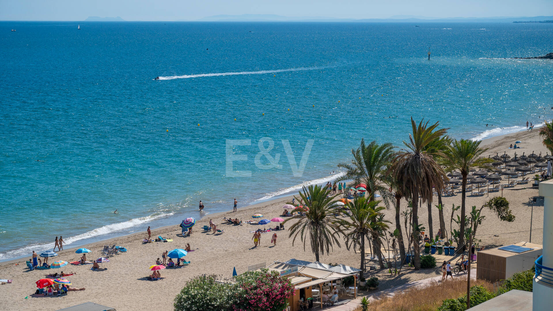 Unmöblierte Wohnung mit Meerblick direkt am Strand von Marbella