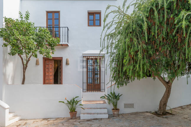 Raffinerat andalusiskt radhus med skräddarsydda inredare i Lomas de Marbella Club