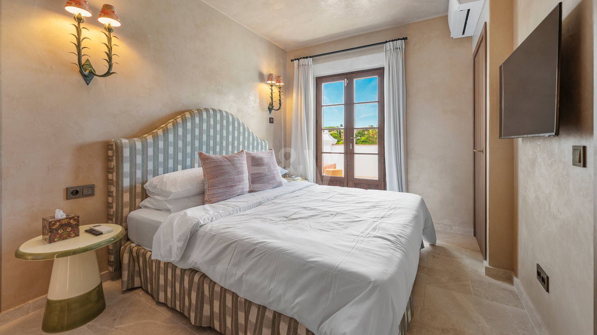 Raffinerat andalusiskt radhus med skräddarsydda inredare i Lomas de Marbella Club