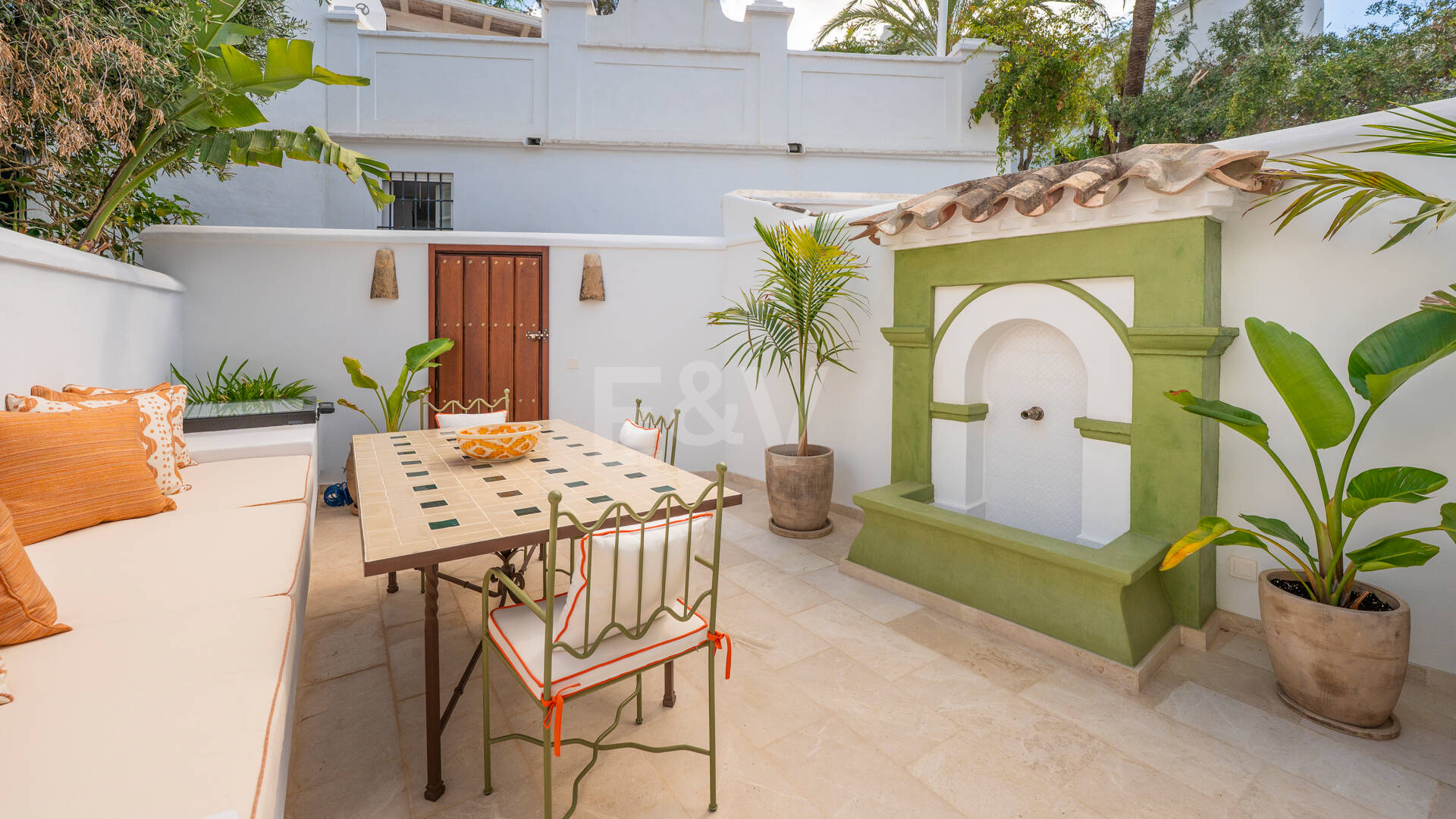 Raffinerat andalusiskt radhus med skräddarsydda inredare i Lomas de Marbella Club