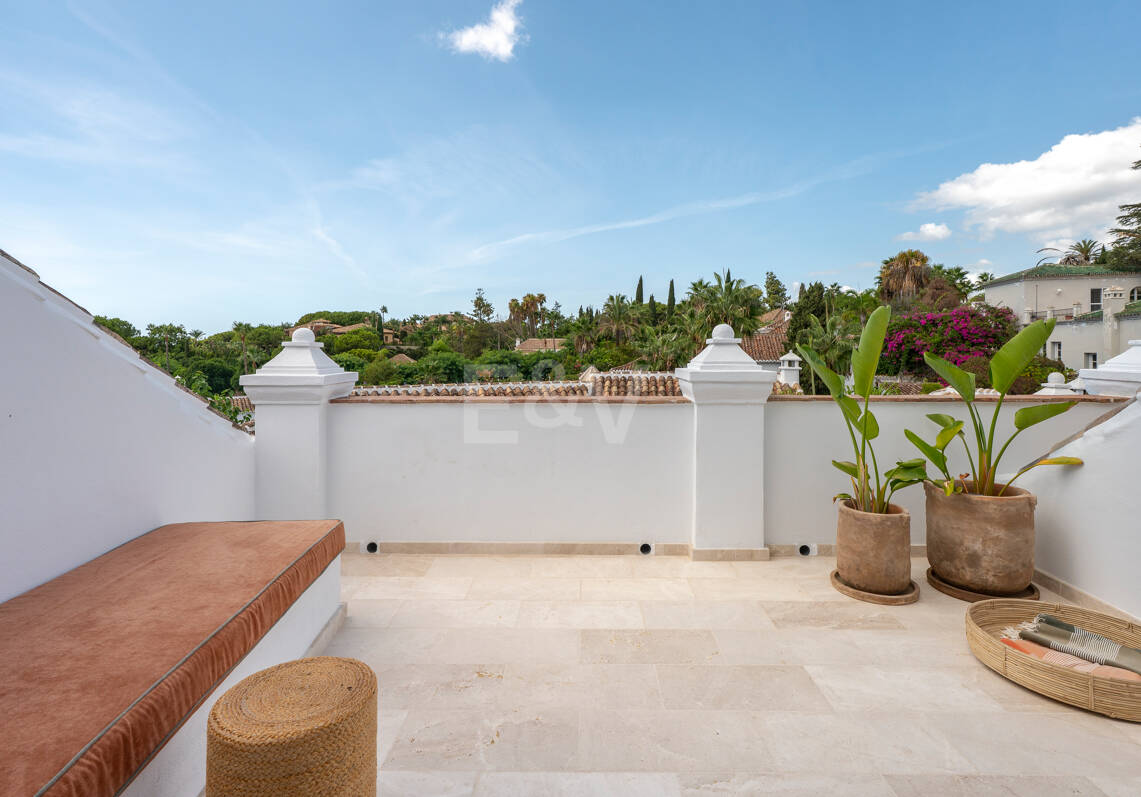 Raffinerat andalusiskt radhus med skräddarsydda inredare i Lomas de Marbella Club