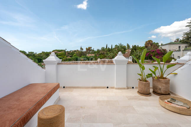 Raffinerat andalusiskt radhus med skräddarsydda inredare i Lomas de Marbella Club