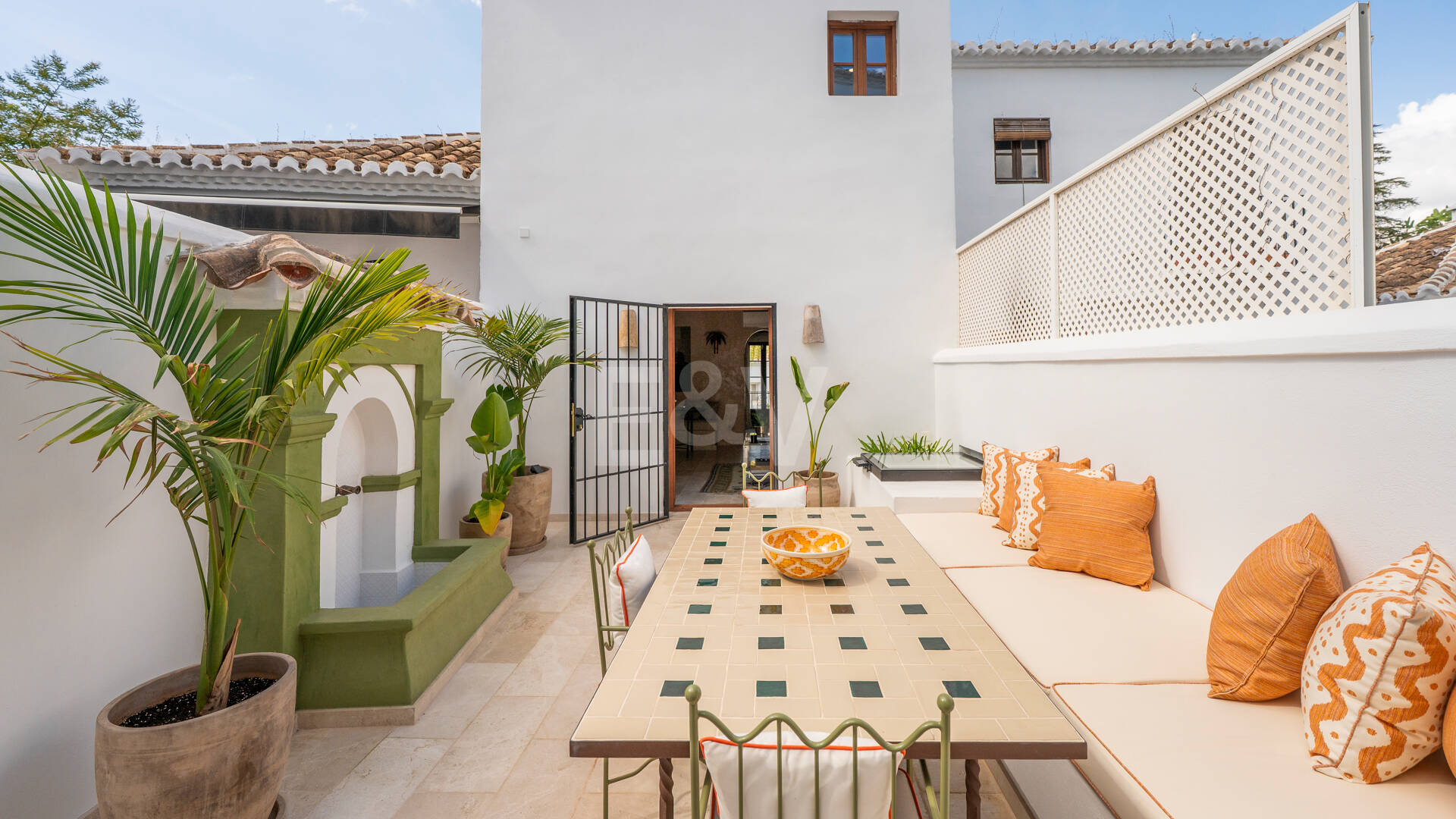 Raffinerat andalusiskt radhus med skräddarsydda inredare i Lomas de Marbella Club