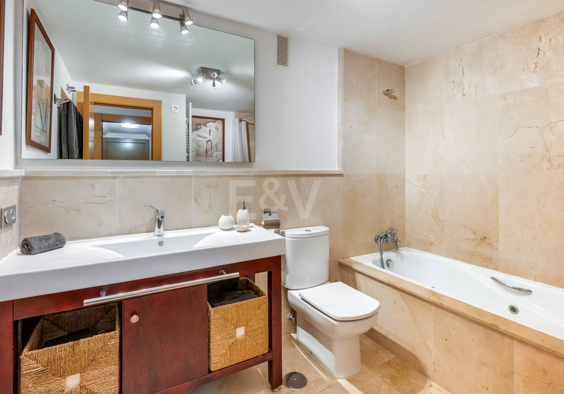 Apartment in Flamingos Golf with Panoramic Sea Views