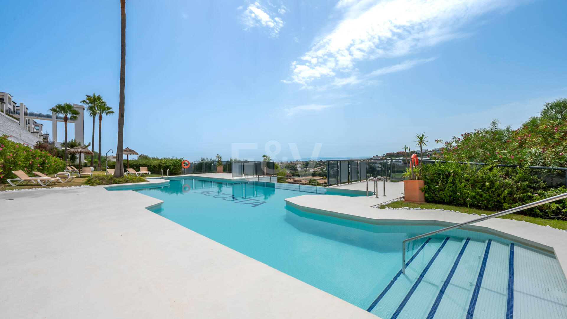 Apartamento en Flamingos Golf con vistas al mar y al golf