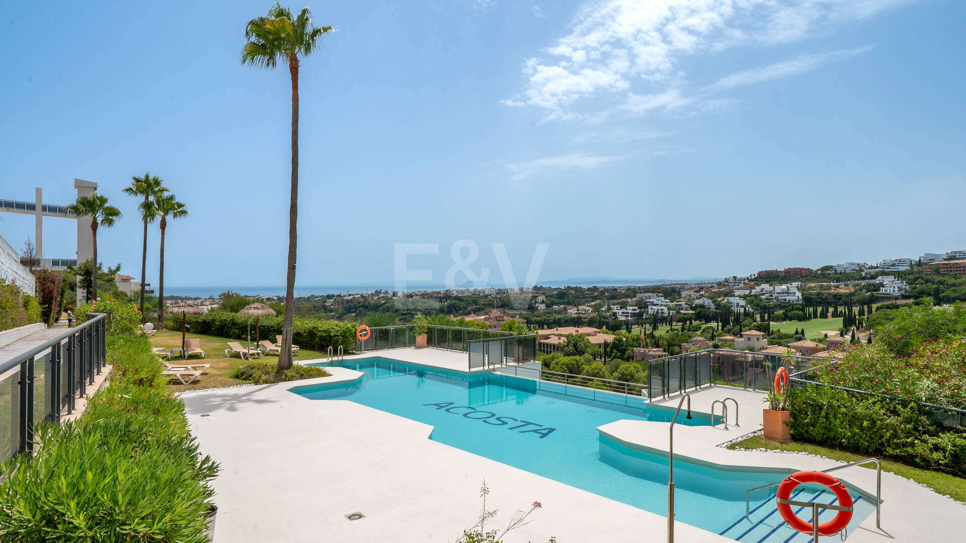 Apartamento en Flamingos Golf con vistas al mar y al golf