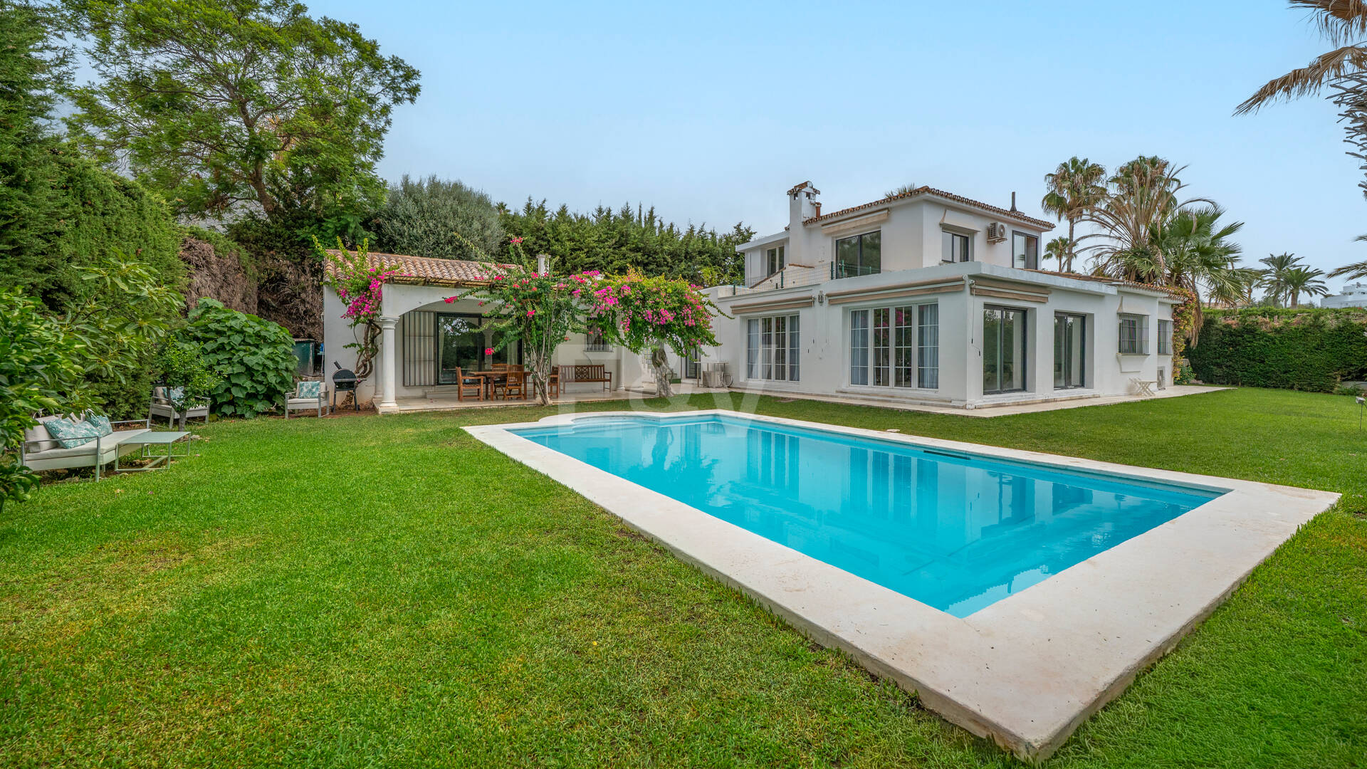 Charming Mediterranean Villa with Guest Apartment in Rocío de Nagüeles