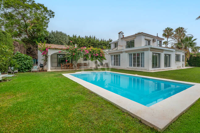 Charming Mediterranean Villa with Guest Apartment in Rocío de Nagüeles