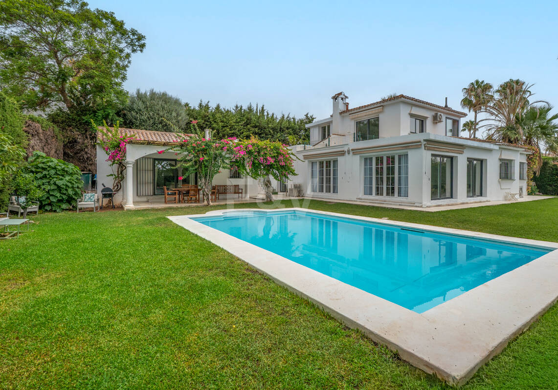 Charming Mediterranean Villa with Guest Apartment in Rocío de Nagüeles