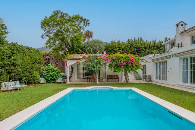 Charming Mediterranean Villa with Guest Apartment in Rocío de Nagüeles