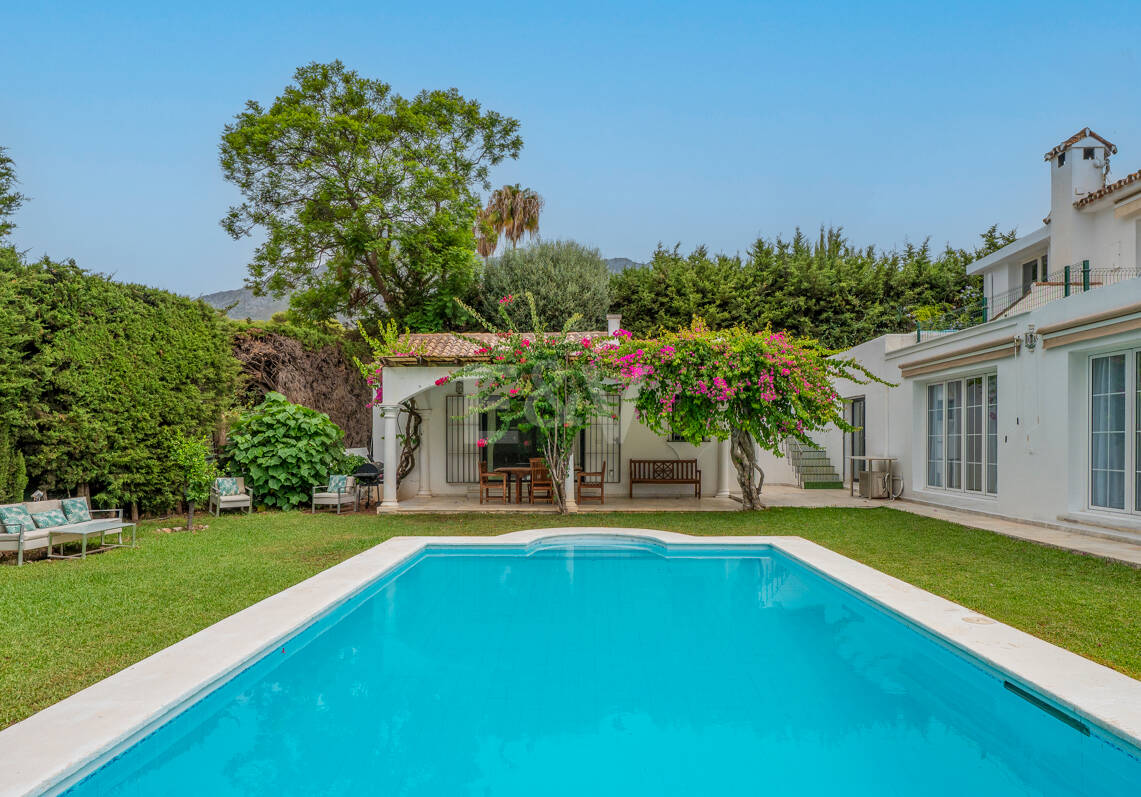 Charming Mediterranean Villa with Guest Apartment in Rocío de Nagüeles