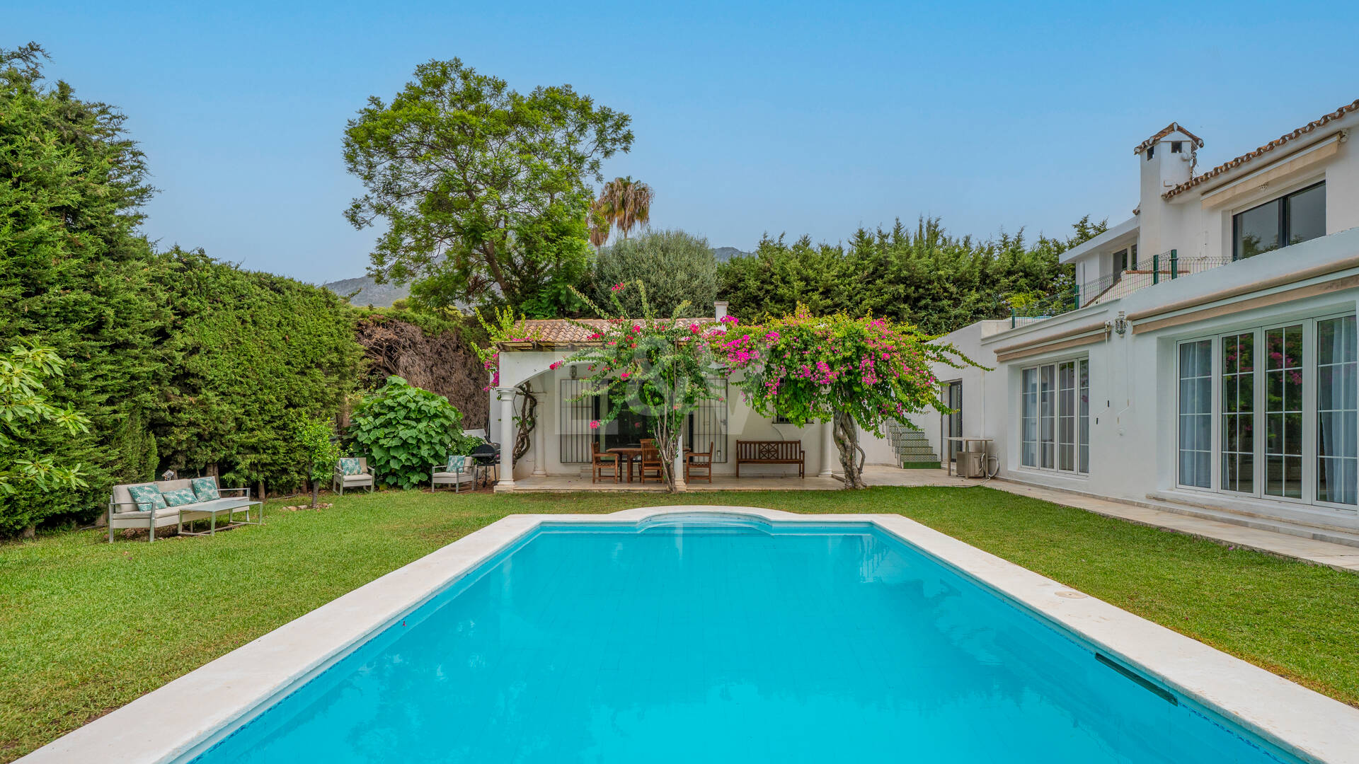Charming Mediterranean Villa with Guest Apartment in Rocío de Nagüeles