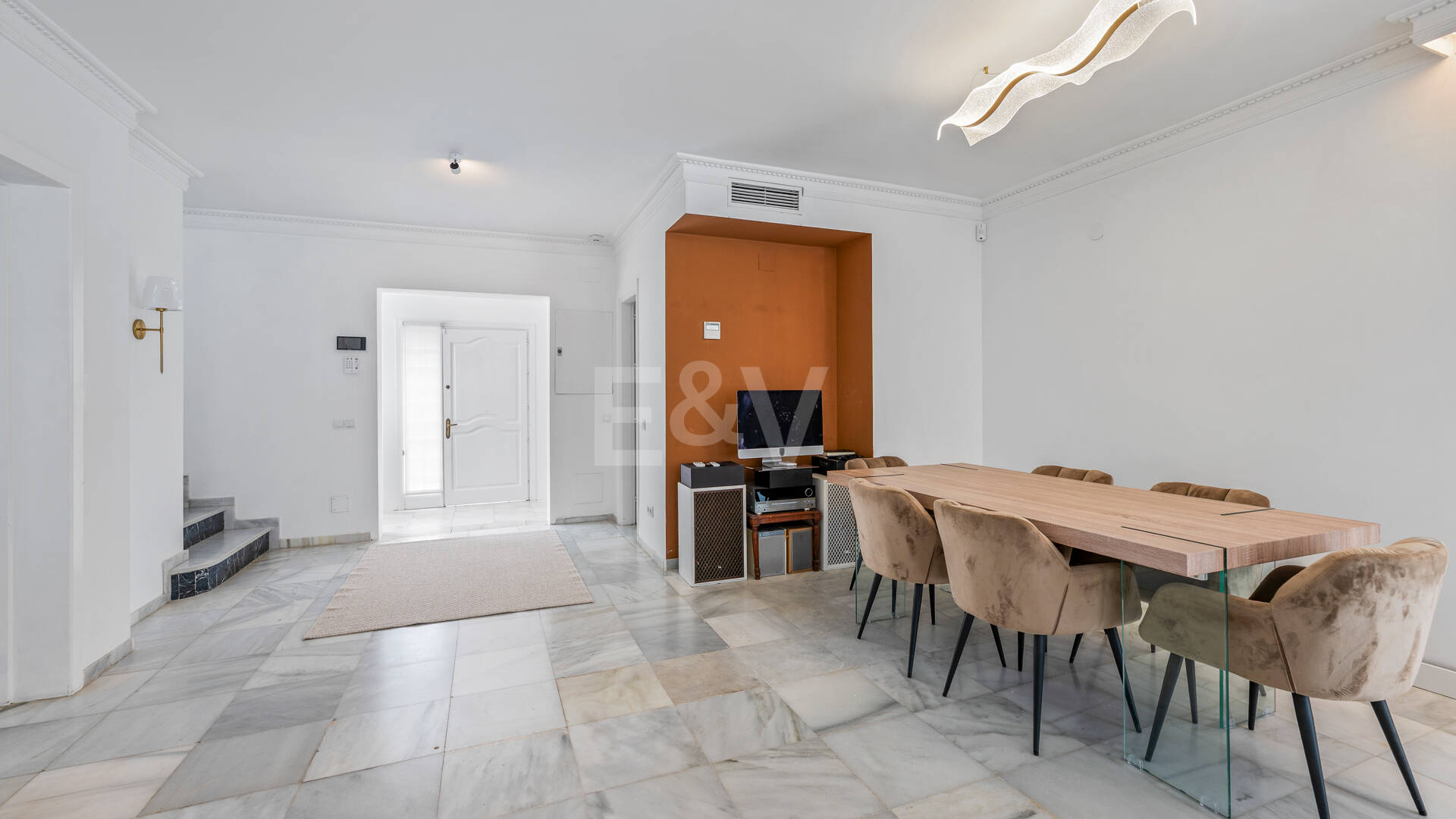 Charming Mediterranean Villa with Guest Apartment in Rocío de Nagüeles