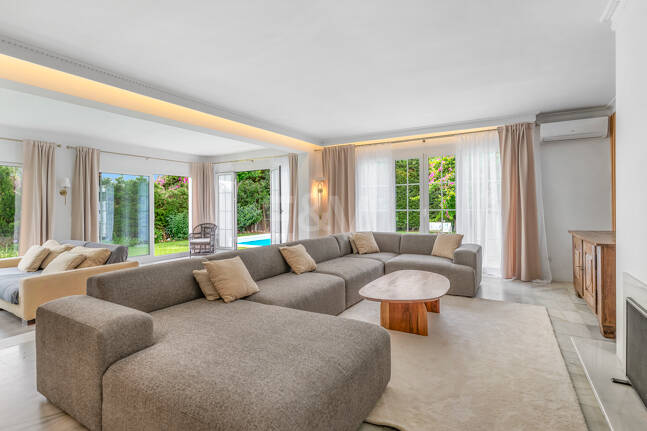 Charming Mediterranean Villa with Guest Apartment in Rocío de Nagüeles