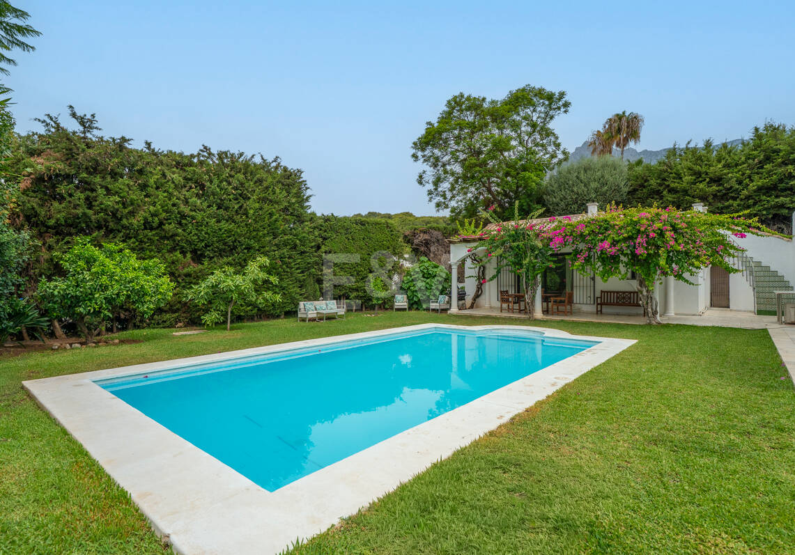 Charming Mediterranean Villa with Guest Apartment in Rocío de Nagüeles