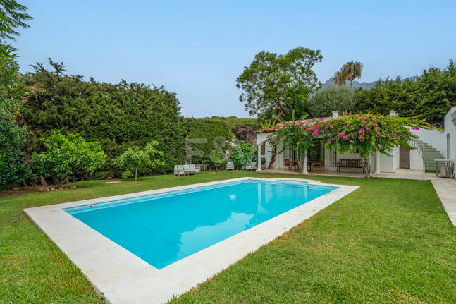 Charming Mediterranean Villa with Guest Apartment in Rocío de Nagüeles