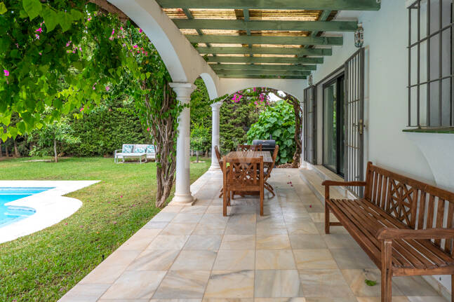 Charming Mediterranean Villa with Guest Apartment in Rocío de Nagüeles