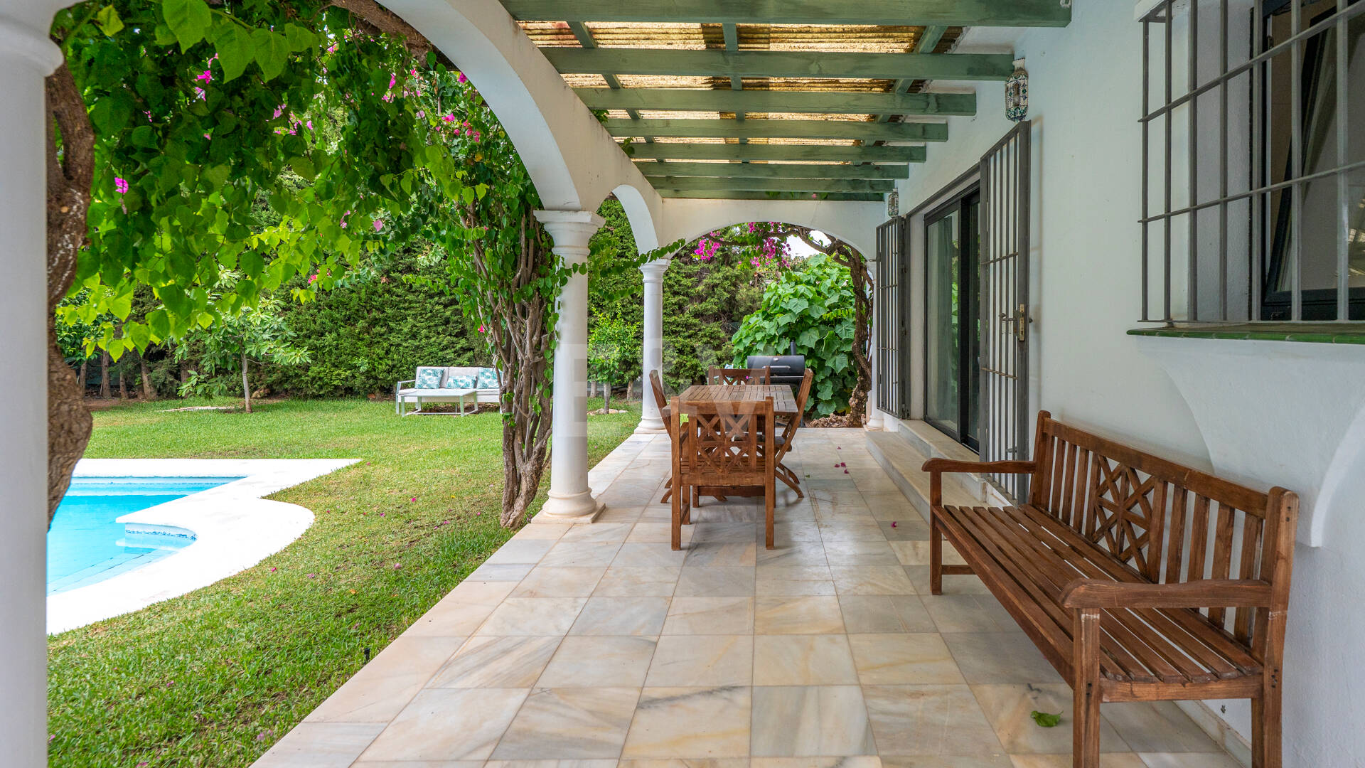 Charming Mediterranean Villa with Guest Apartment in Rocío de Nagüeles