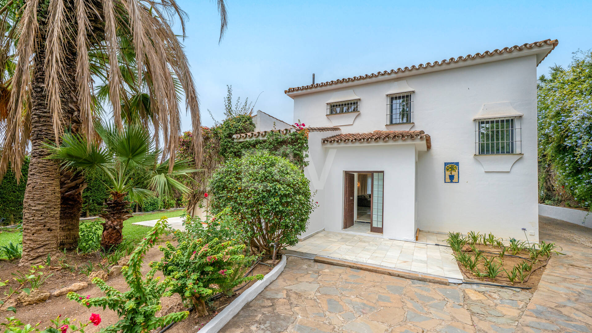 Charming Mediterranean Villa with Guest Apartment in Rocío de Nagüeles