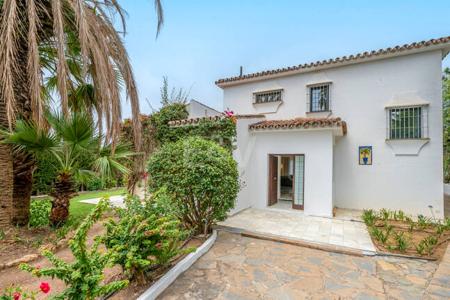 Charming Mediterranean Villa with Guest Apartment in Rocío de Nagüeles