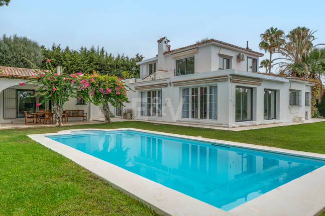 Charming Mediterranean Villa with Guest Apartment in Rocío de Nagüeles