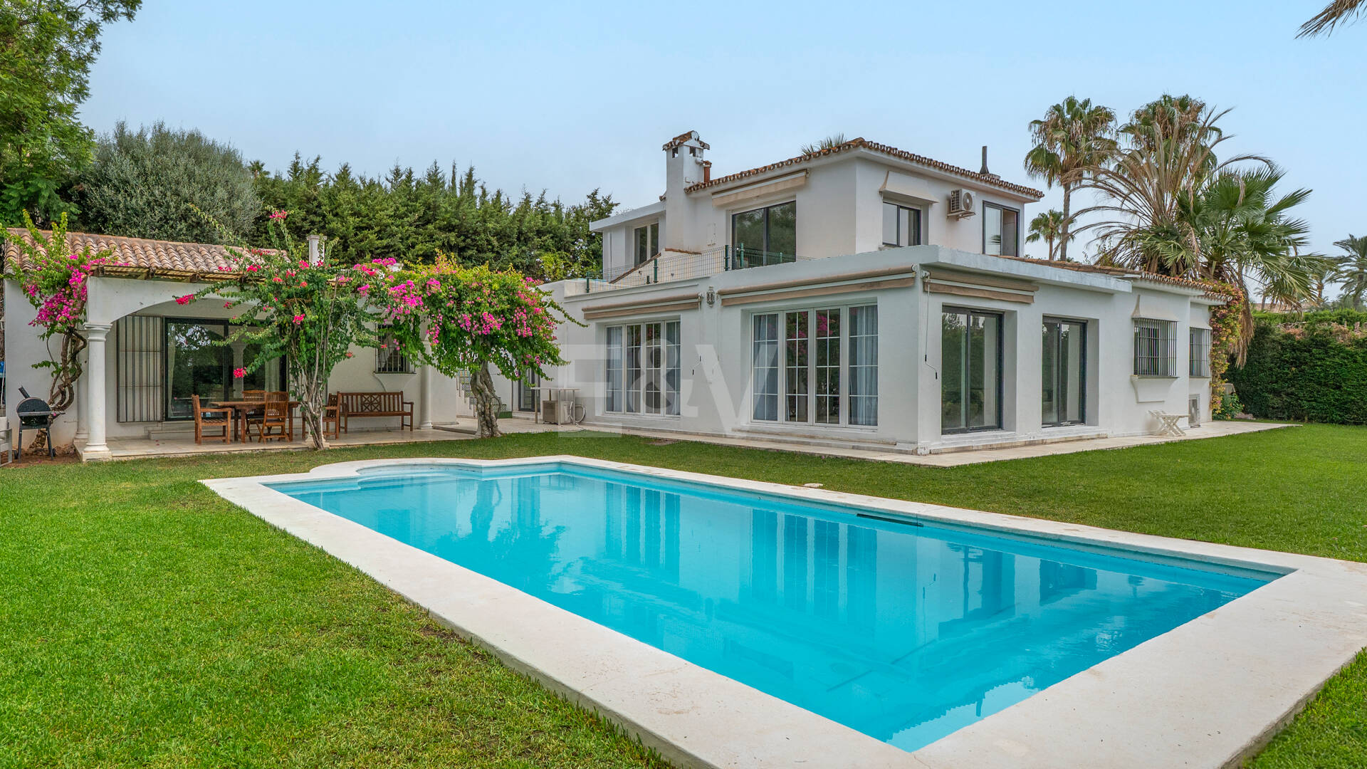 Charming Mediterranean Villa with Guest Apartment in Rocío de Nagüeles