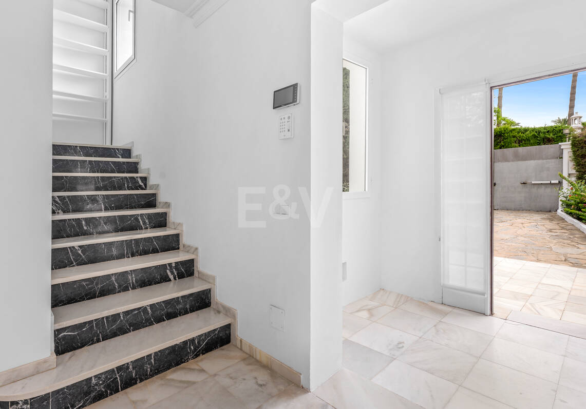 Charming Mediterranean Villa with Guest Apartment in Rocío de Nagüeles