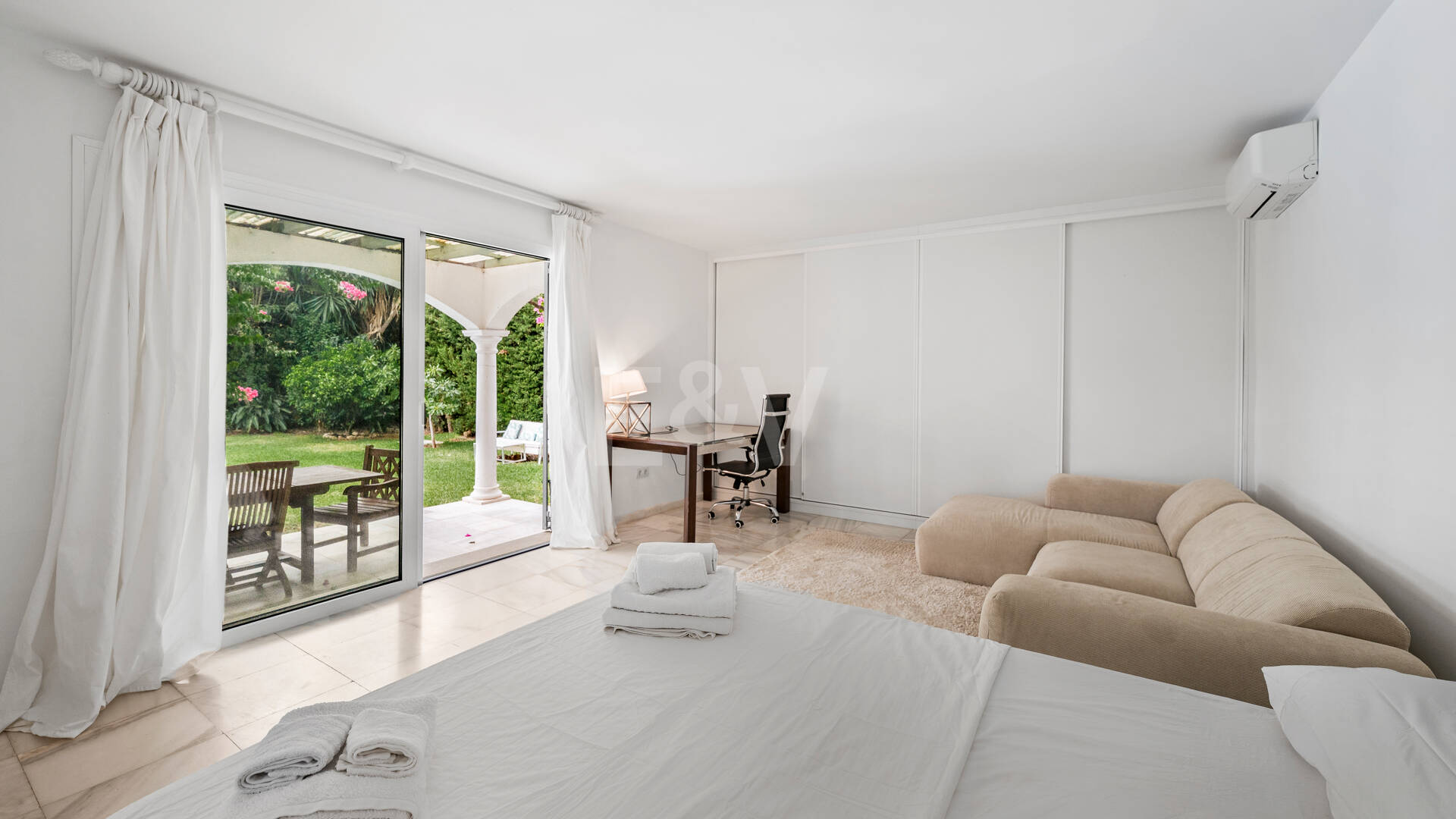 Charming Mediterranean Villa with Guest Apartment in Rocío de Nagüeles