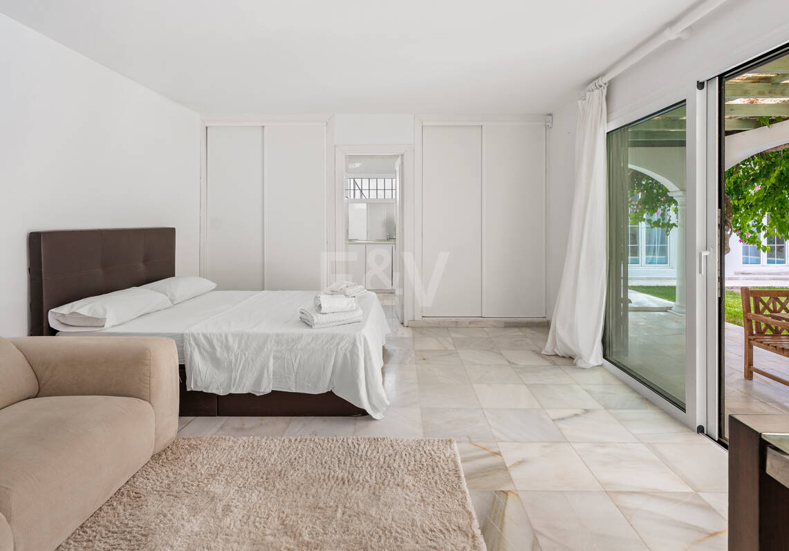Charming Mediterranean Villa with Guest Apartment in Rocío de Nagüeles