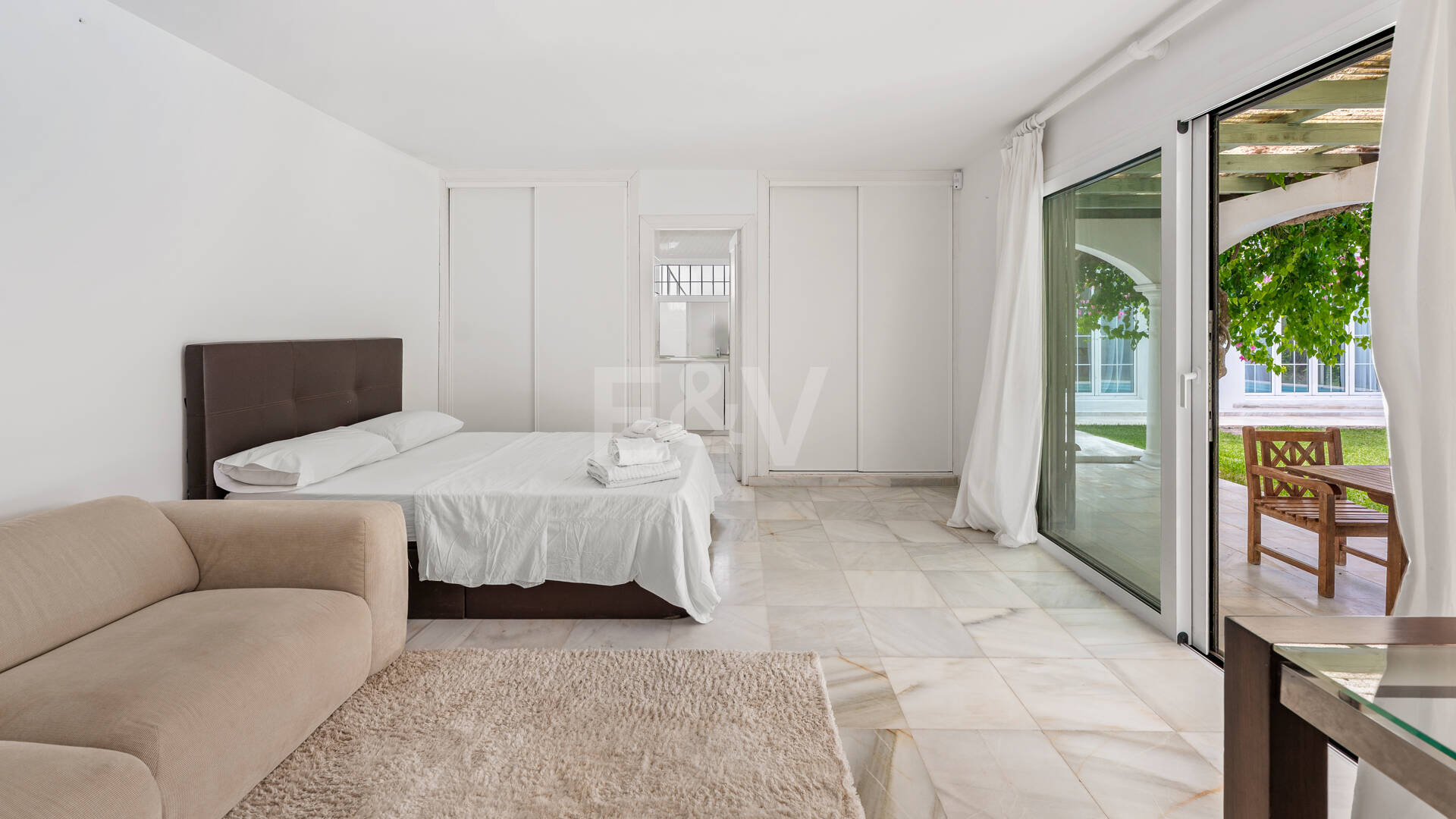 Charming Mediterranean Villa with Guest Apartment in Rocío de Nagüeles