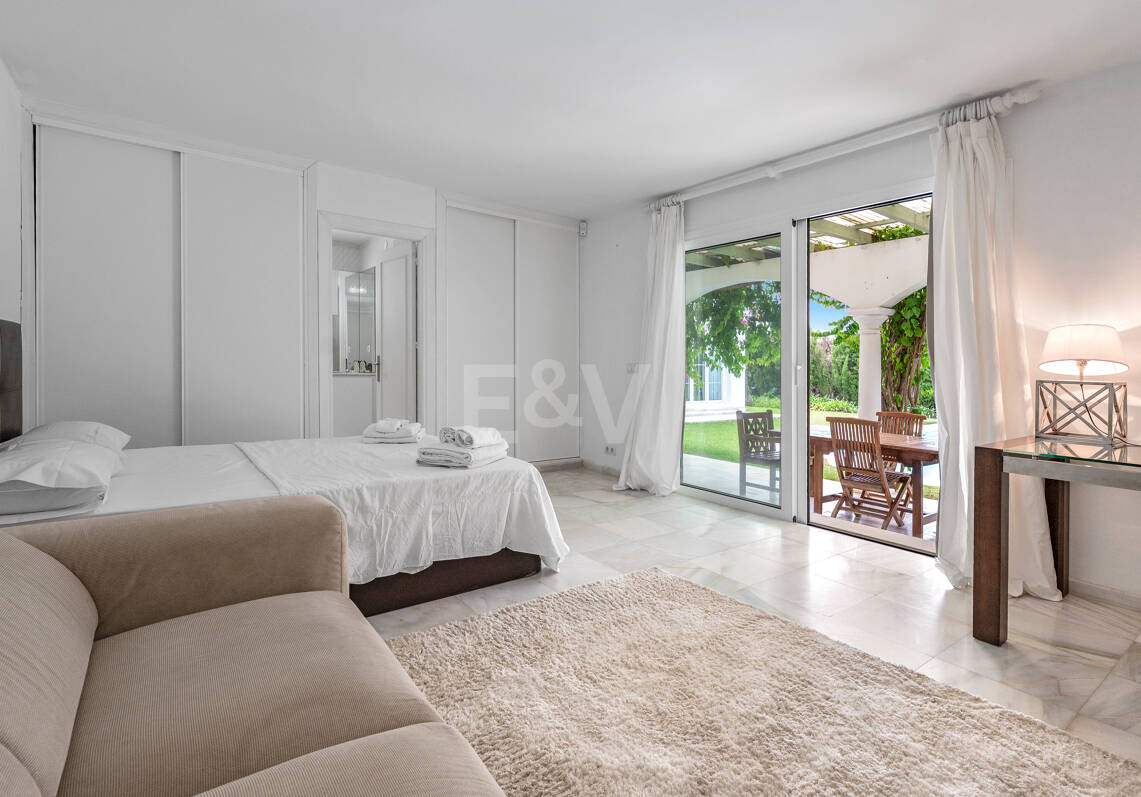 Charming Mediterranean Villa with Guest Apartment in Rocío de Nagüeles