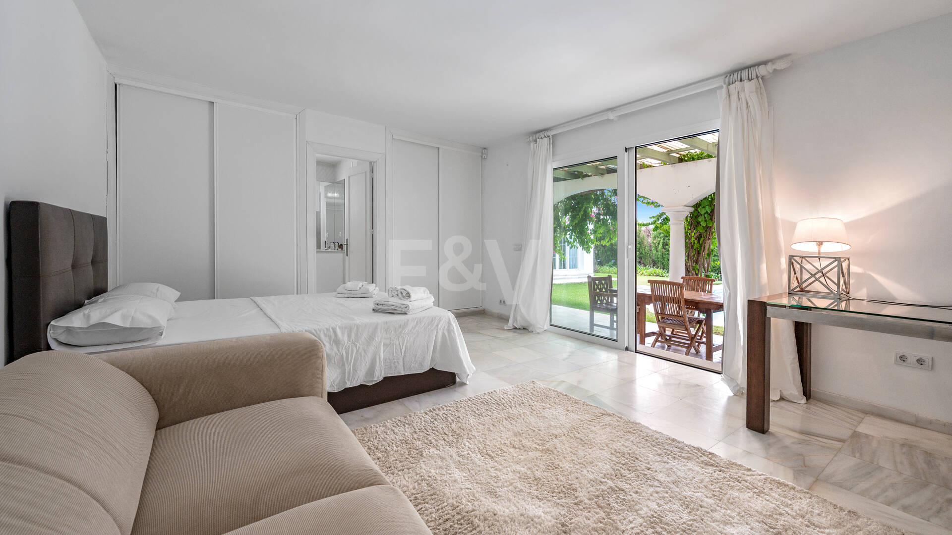 Charming Mediterranean Villa with Guest Apartment in Rocío de Nagüeles