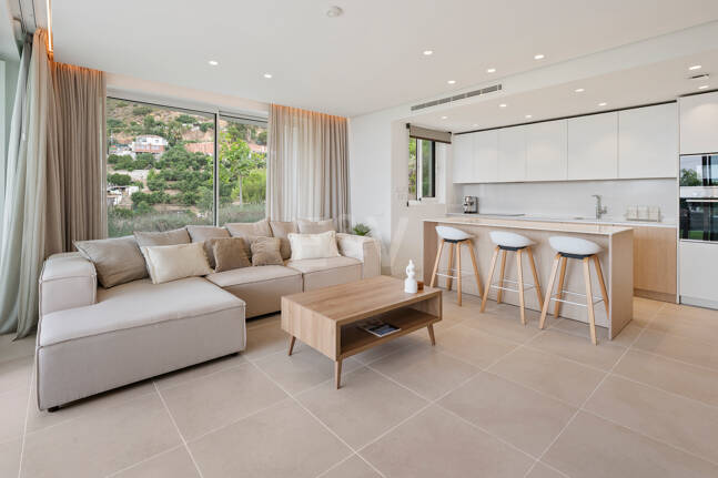Garden Apartment with Panoramic Sea Views in Palo Alto,Marbella