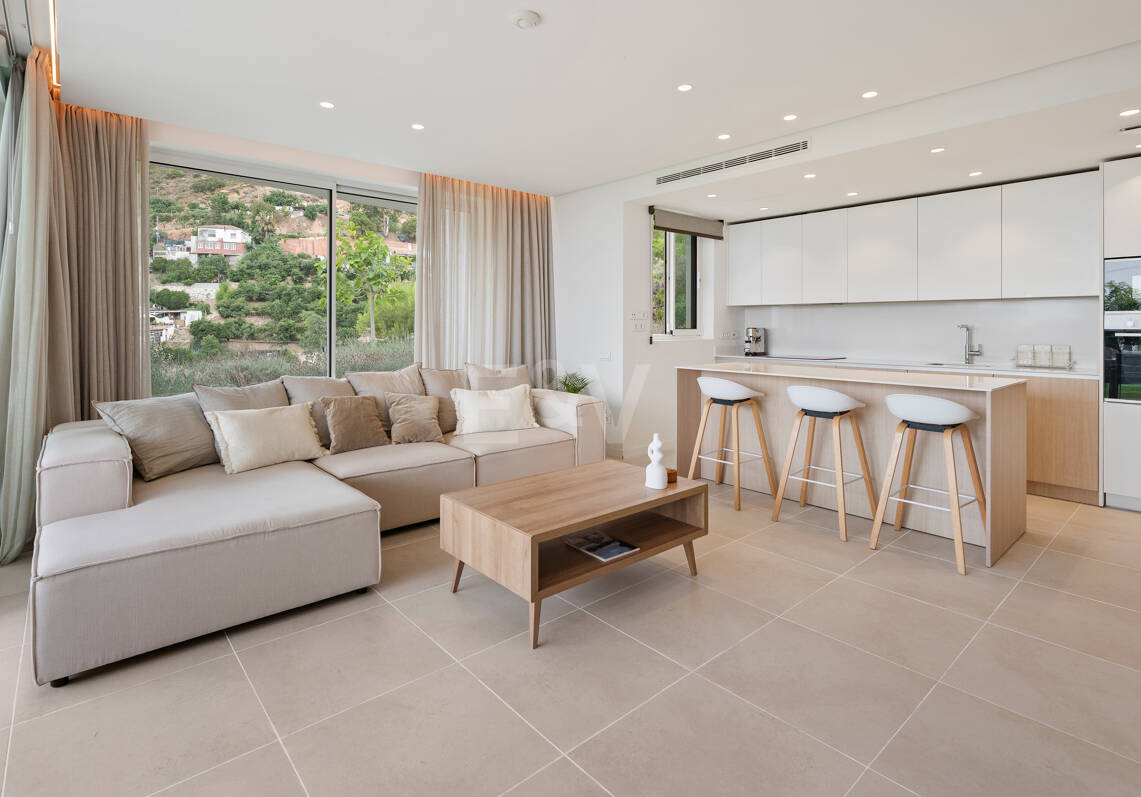Garden Apartment with Panoramic Sea Views in Palo Alto,Marbella