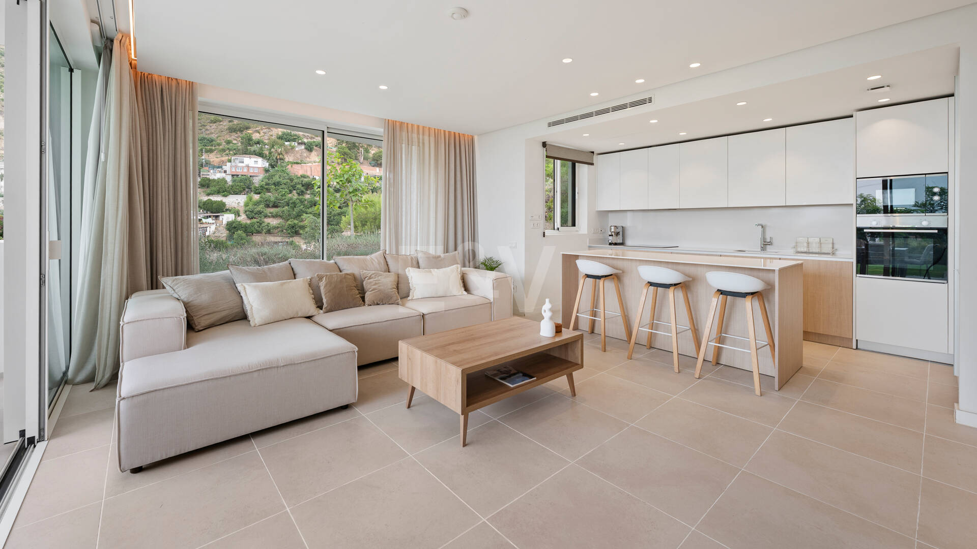 Garden Apartment with Panoramic Sea Views in Palo Alto,Marbella