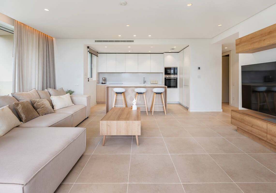 Garden Apartment with Panoramic Sea Views in Palo Alto,Marbella