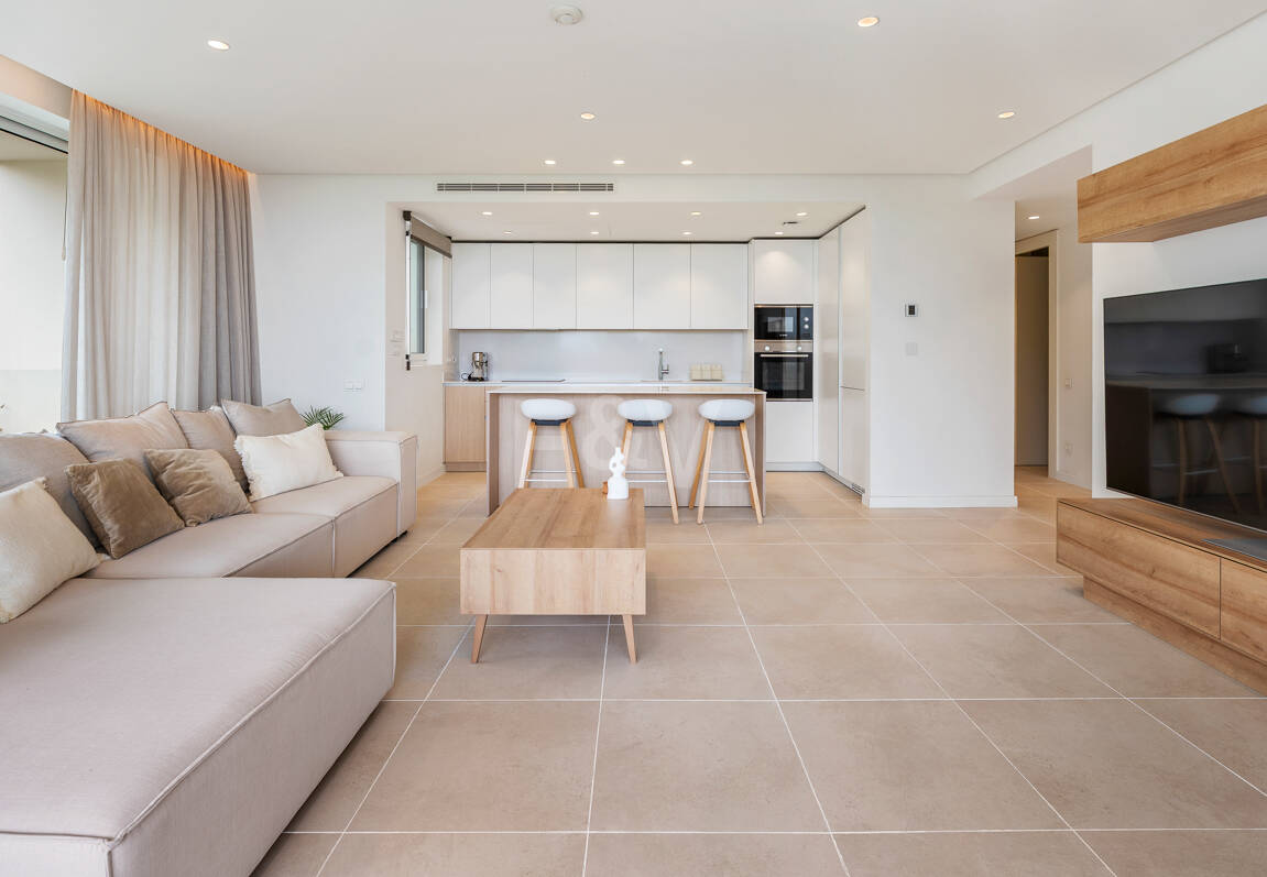 Garden Apartment with Panoramic Sea Views in Palo Alto,Marbella