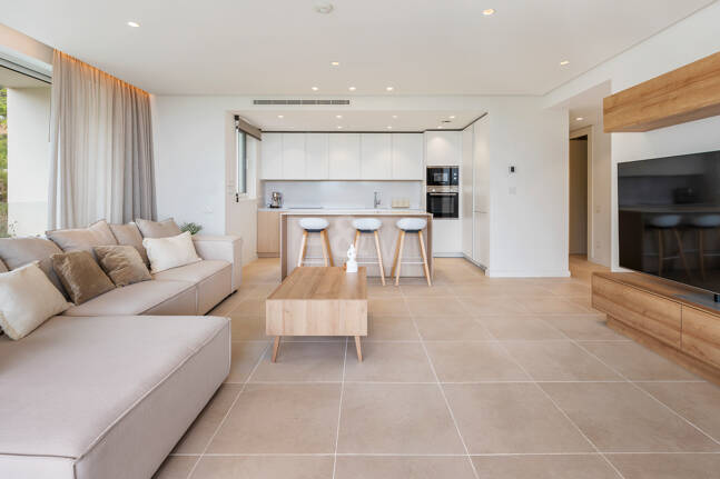 Garden Apartment with Panoramic Sea Views in Palo Alto,Marbella