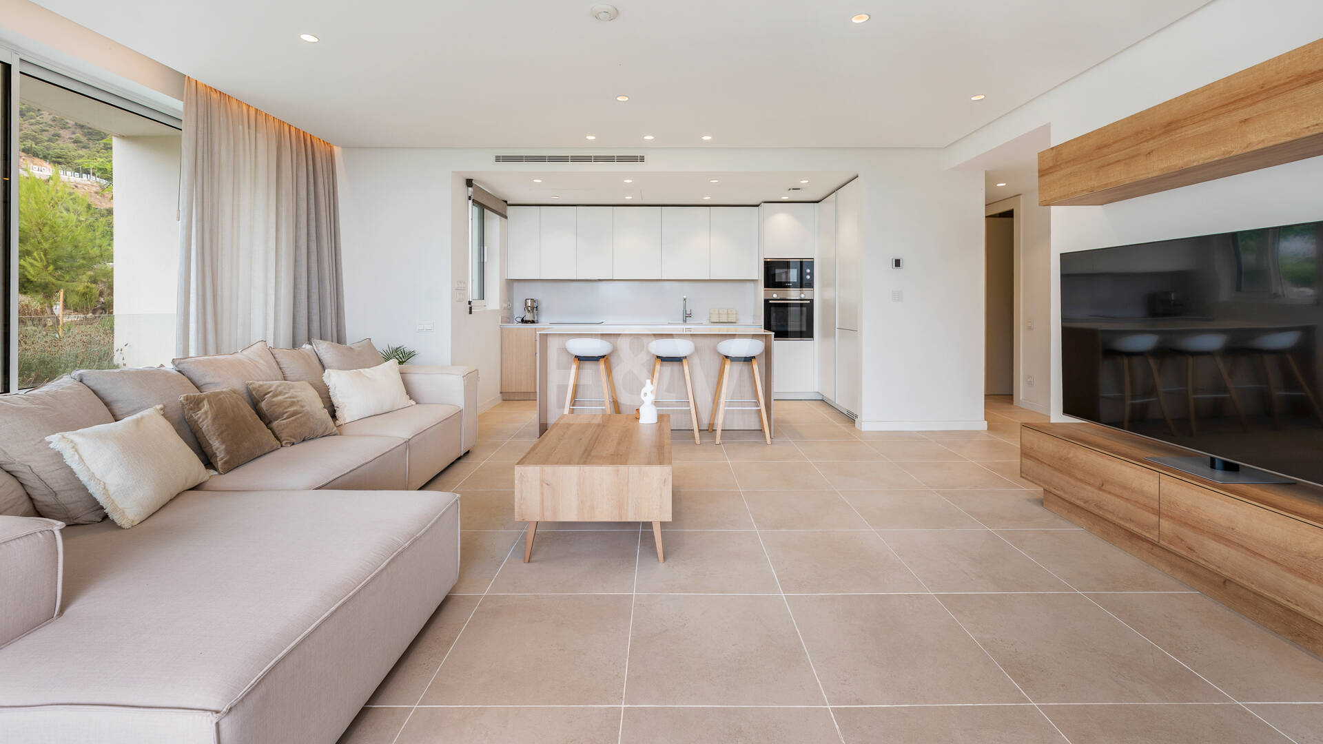 Garden Apartment with Panoramic Sea Views in Palo Alto,Marbella