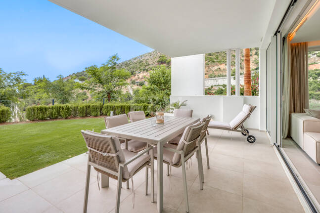 Garden Apartment with Panoramic Sea Views in Palo Alto,Marbella