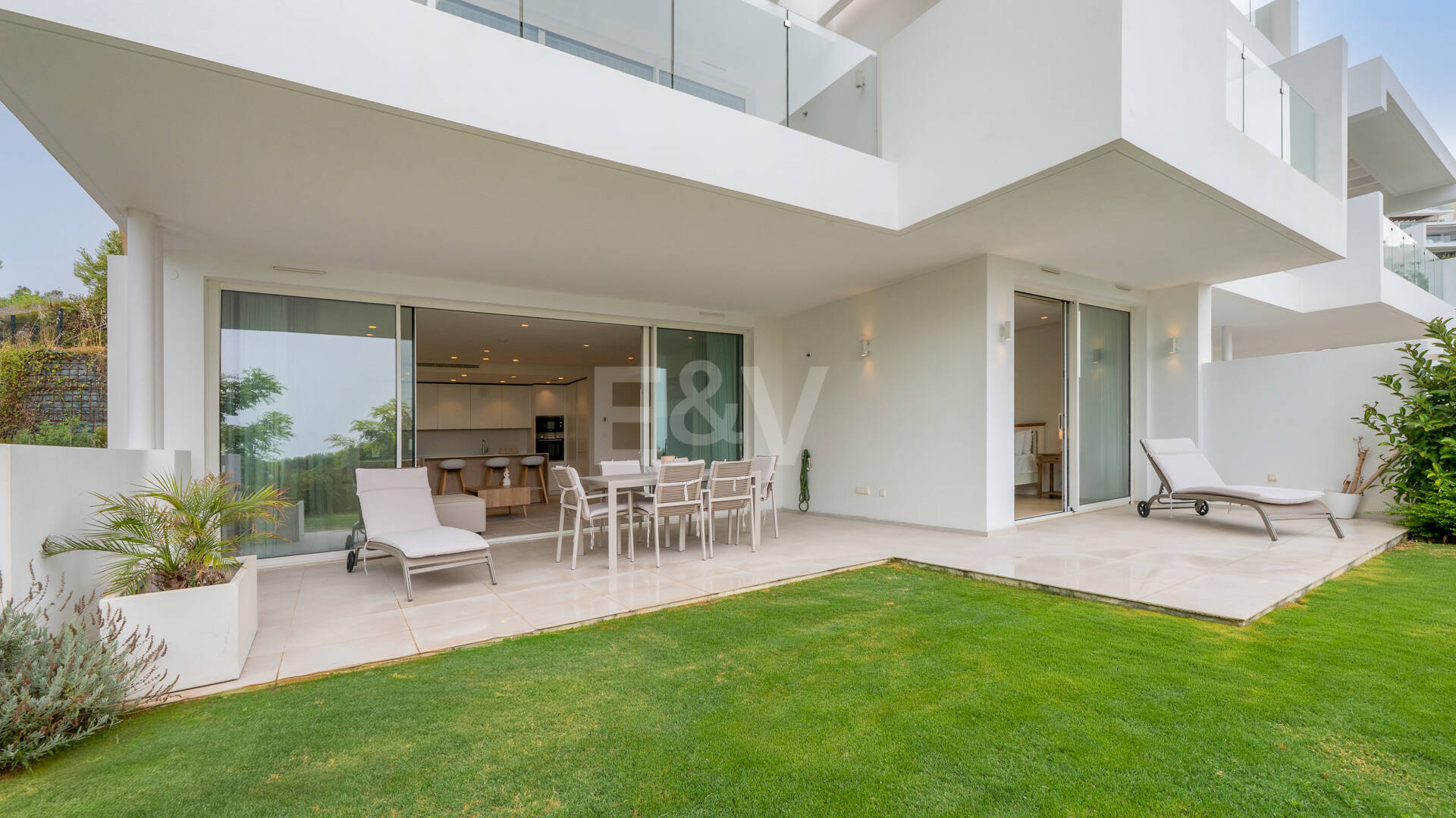 Garden Apartment with Panoramic Sea Views in Palo Alto,Marbella