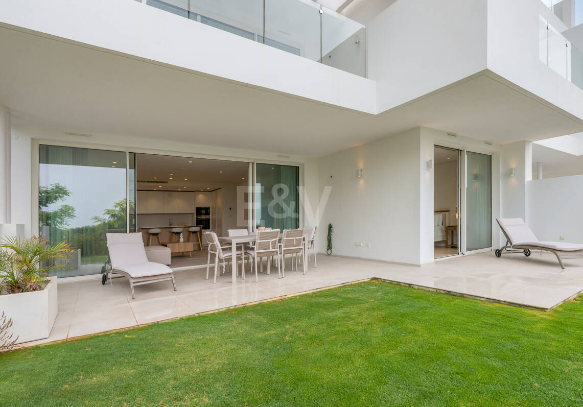 Garden Apartment with Panoramic Sea Views in Palo Alto,Marbella