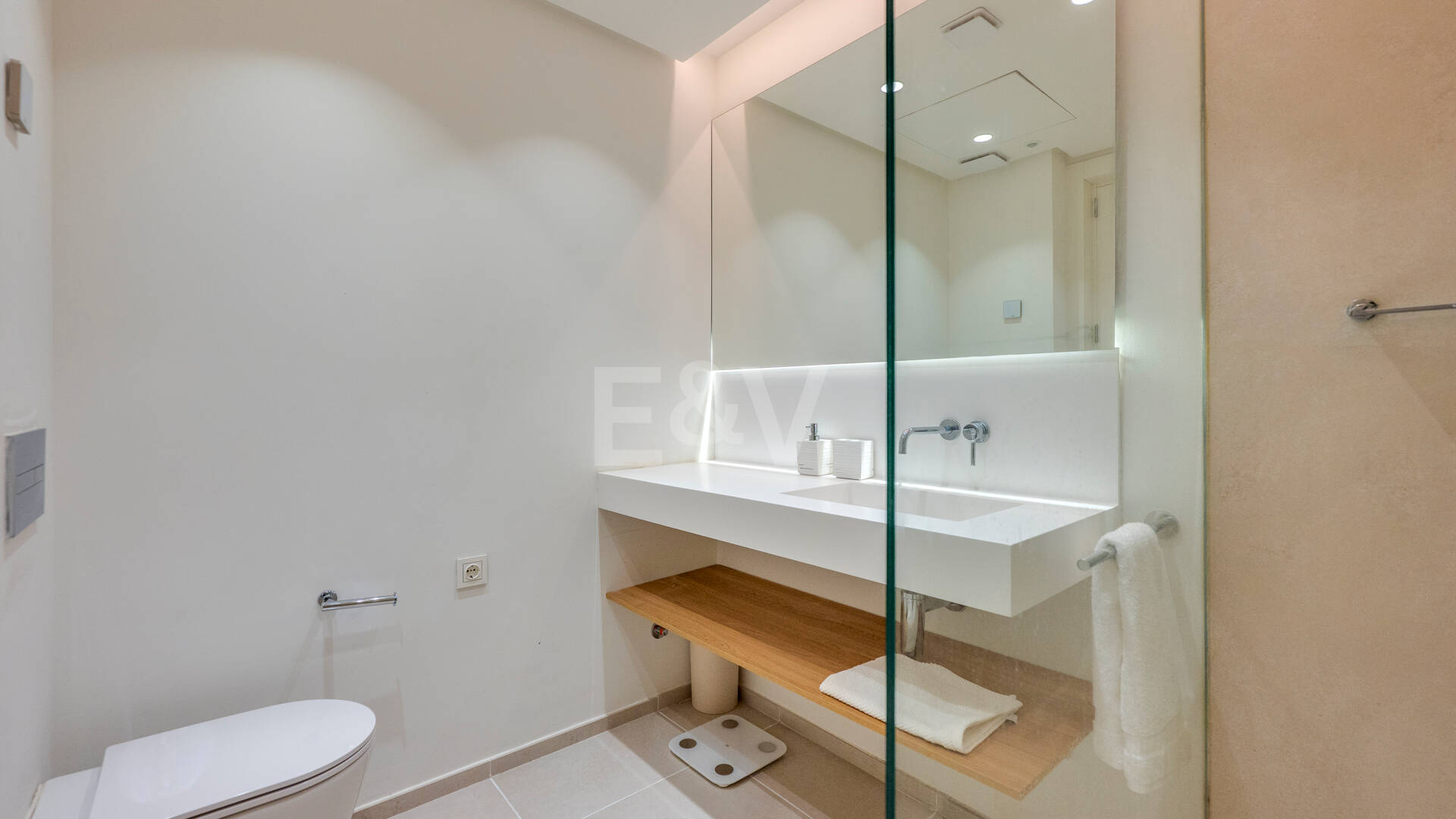 Garden Apartment with Panoramic Sea Views in Palo Alto,Marbella