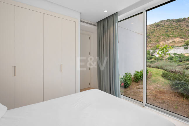 Garden Apartment with Panoramic Sea Views in Palo Alto,Marbella