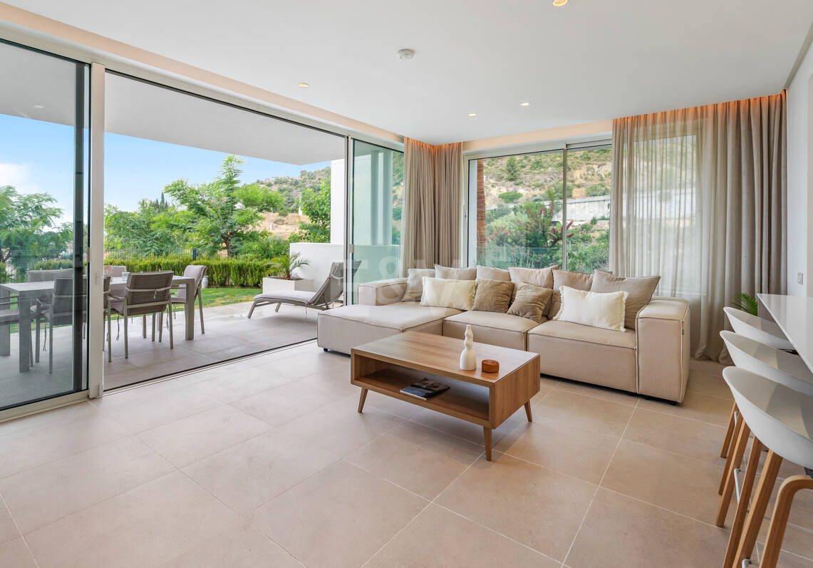 Garden Apartment with Panoramic Sea Views in Palo Alto,Marbella