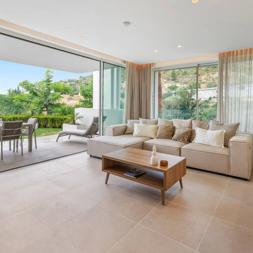 Garden Apartment with Panoramic Sea Views in Palo Alto,Marbella