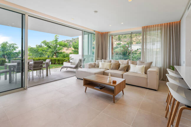 Garden Apartment with Panoramic Sea Views in Palo Alto,Marbella
