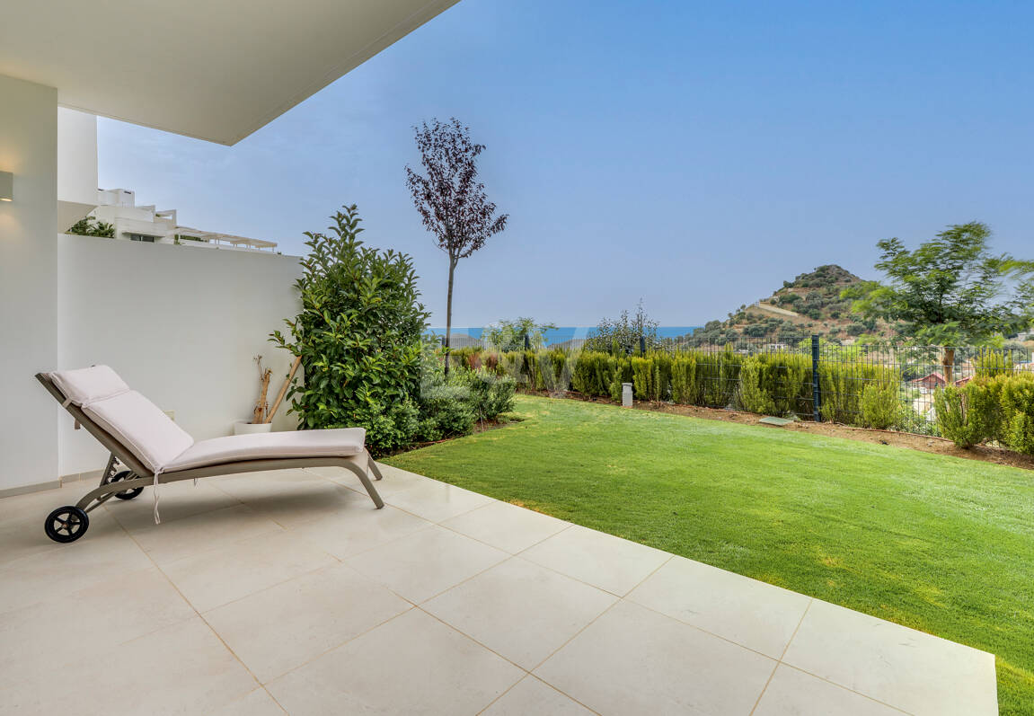 Garden Apartment with Panoramic Sea Views in Palo Alto,Marbella