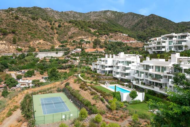Garden Apartment with Panoramic Sea Views in Palo Alto,Marbella
